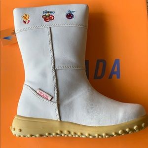 Beige Boot style no. Boot168-02 size 5